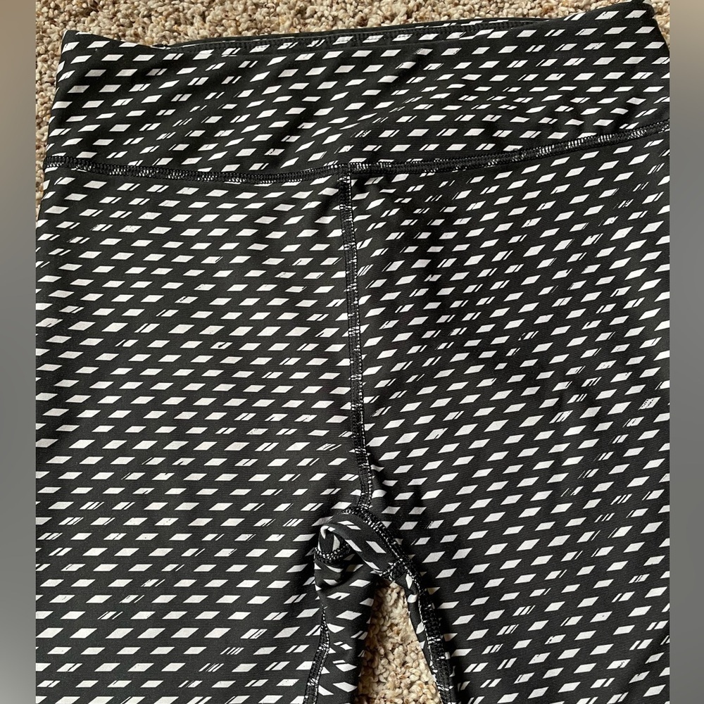 Under Armour Women’s Cropped Leggings. Small - Picture 4 of 5